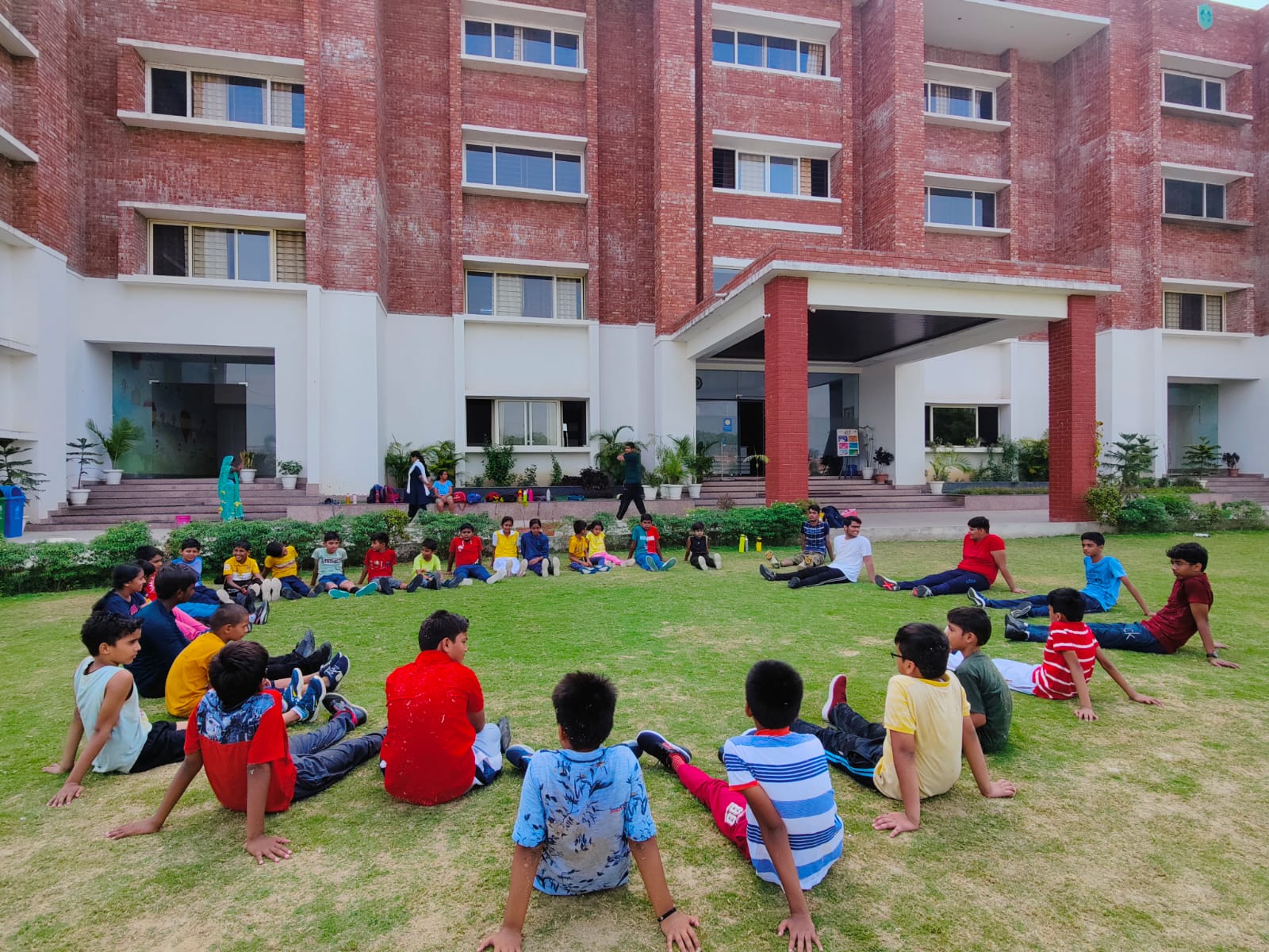 Image of students studying at a best private school in Varanasi